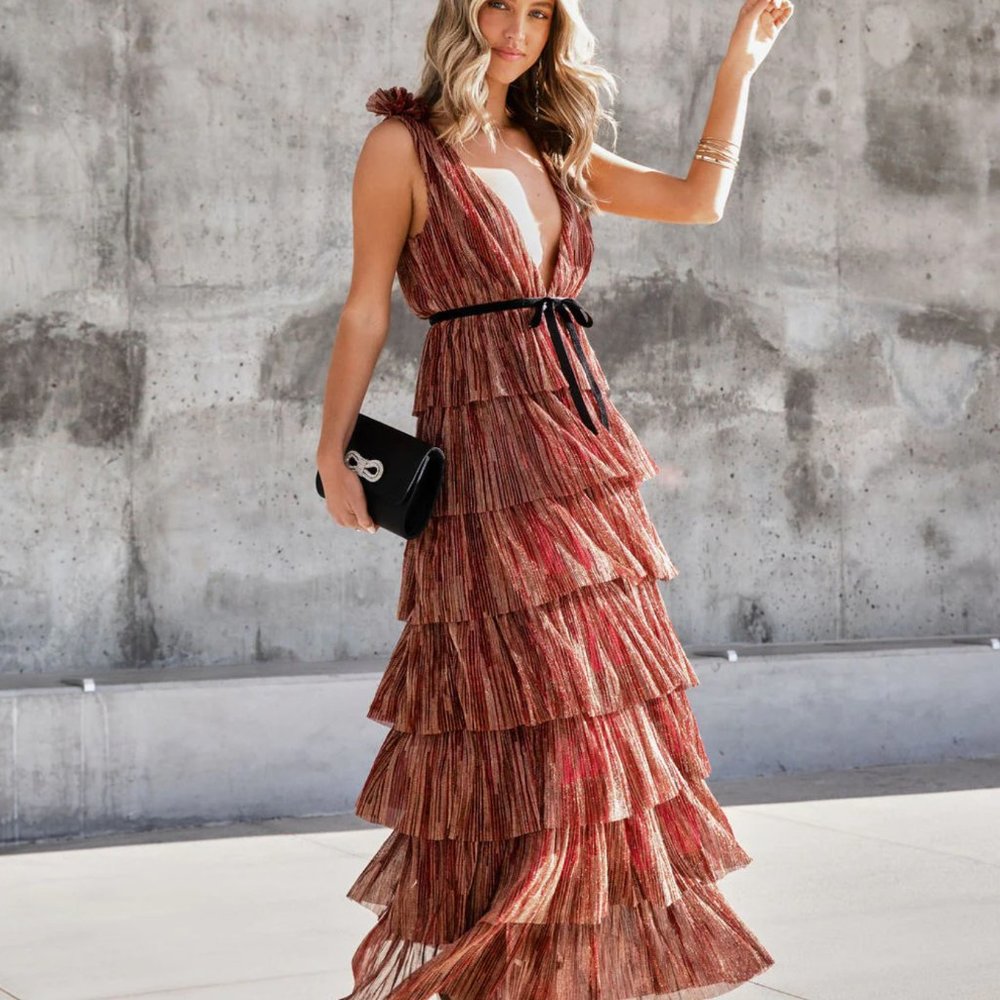 VICI COLLECTION - GOOD LUCK CHARM PLISSE METALLIC MAXI DRESS